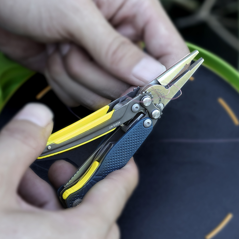 SOG 5 in 1 Aegis MT Mini Porta - Edc Carry Pliers 评论和价格